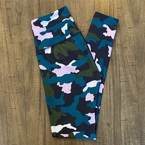 Like new camo leggings